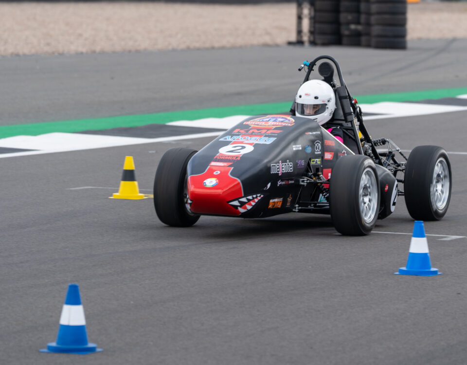 racing car on track sur car 1