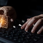 Grafik: Tastatur mit digitalem Schloss zum Thema Cybersicherheit